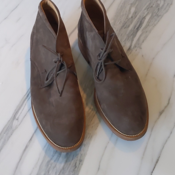 light brown chukka boots